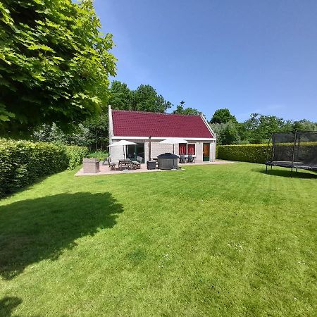 Wellnesshuis Met Hottub, Ligbad En Grote Tuin Villa Tzummarum Dış mekan fotoğraf