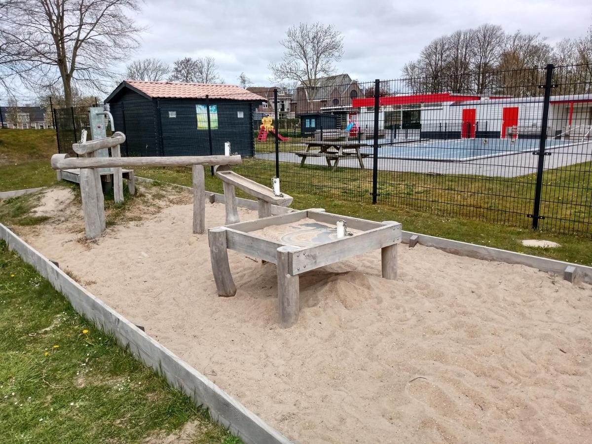 Wellnesshuis Met Hottub, Ligbad En Grote Tuin Villa Tzummarum Dış mekan fotoğraf