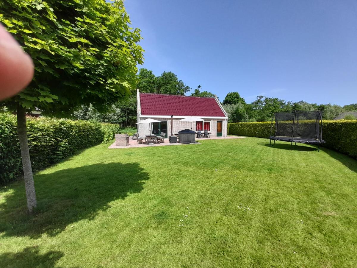 Wellnesshuis Met Hottub, Ligbad En Grote Tuin Villa Tzummarum Dış mekan fotoğraf